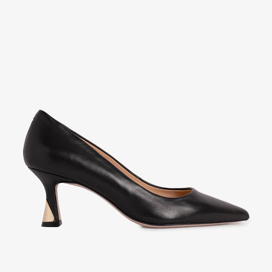 El zapato de salón de piel negra Brunello para mujer