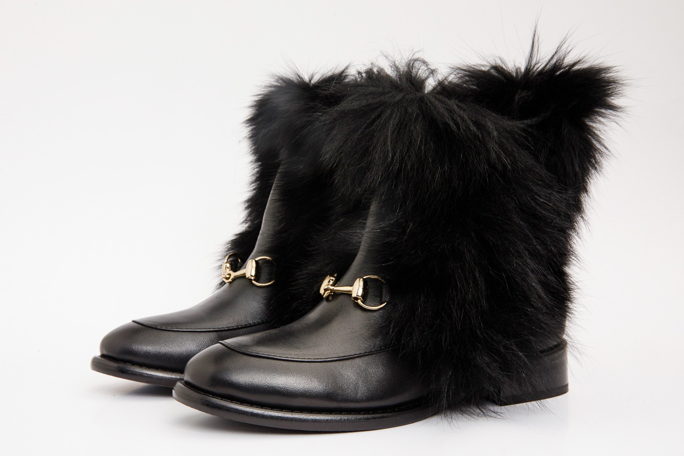 White gucci boots with clearance fur